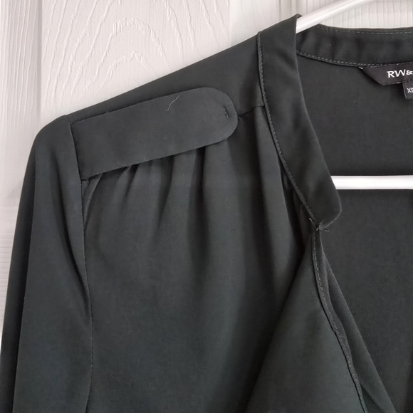 🌷RW&Co. Collarless Green Blouse - Picture 3 of 8